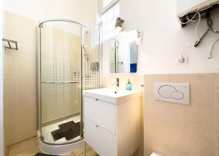 Stylish 1br With Ac In The Heart Of -skyline House